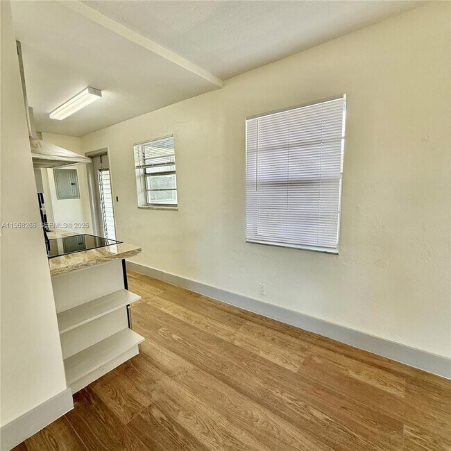 Building Photo - 1715 N 16th Ave