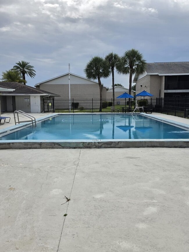 Building Photo - LAS PALMAS AT SAND LAKE CONDO