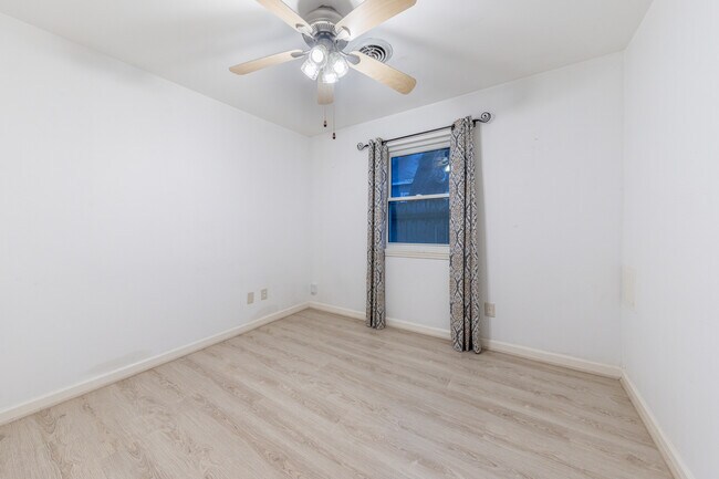 Building Photo - 804 Pottawatomie Ave