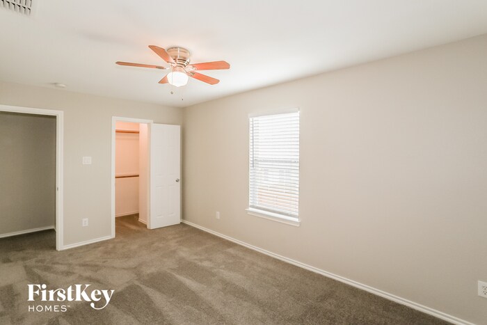 Building Photo - 1617 Bluebird Dr