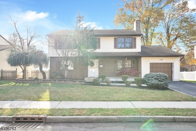 Primary Photo - 11 Lenox St