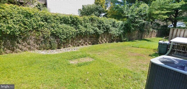 Building Photo - 9 Hamlet Dr