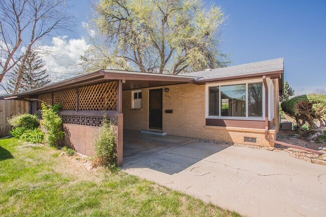 Building Photo - New Finishes in this Home on a Large Lot with Covered Parking and AIR CONDITIONING! MOVE IN READY!