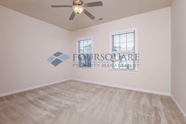 Building Photo - Elegant 3-Bed Townhome , Screened Porch & 2-Car Garage – Prime Davis Drive Location