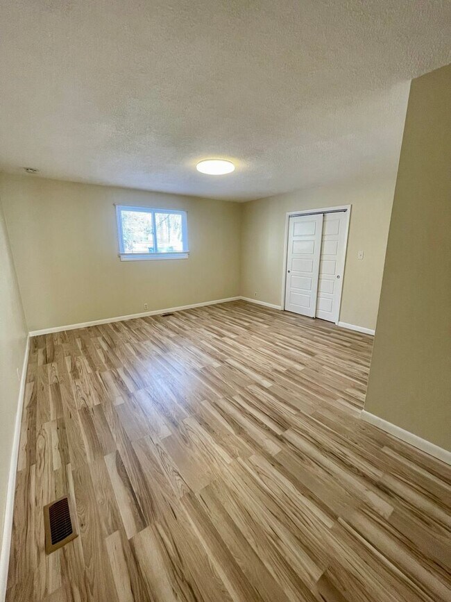 Building Photo - Swope - 407-409