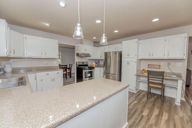 Building Photo - 180 Crabtree Dr