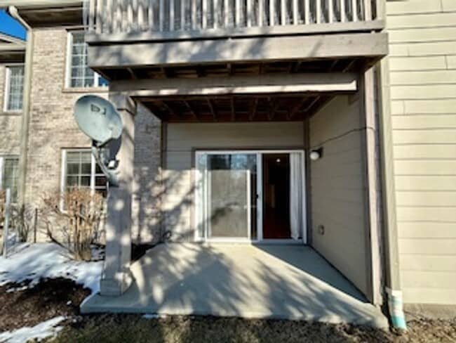 Building Photo - Great 2 Bedroom 2 Bathroom condo on the ea...