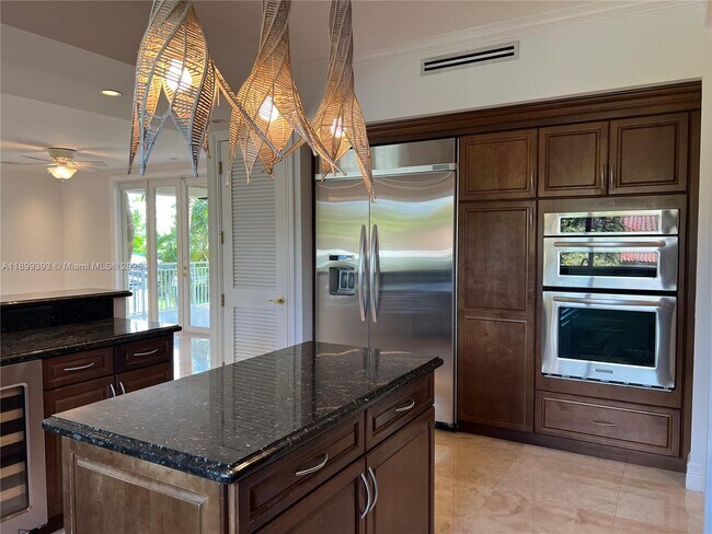 Building Photo - 573 Satinwood Dr