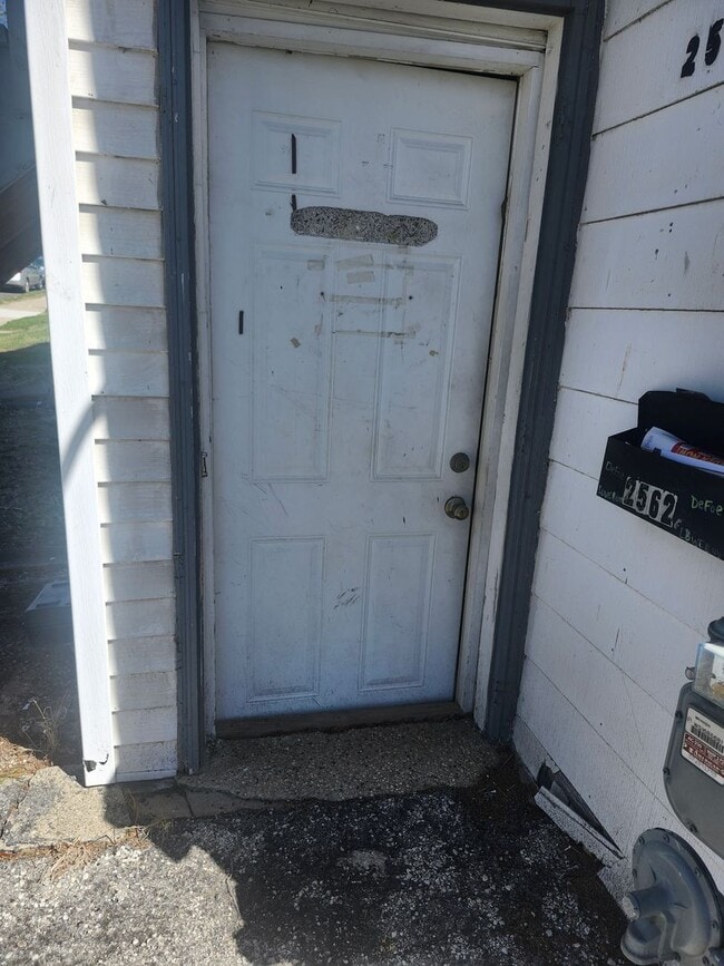 Building Photo - 2562 S 9th St