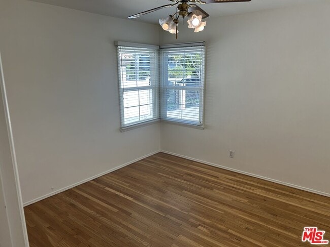 Building Photo - 5355 Rhea Ave