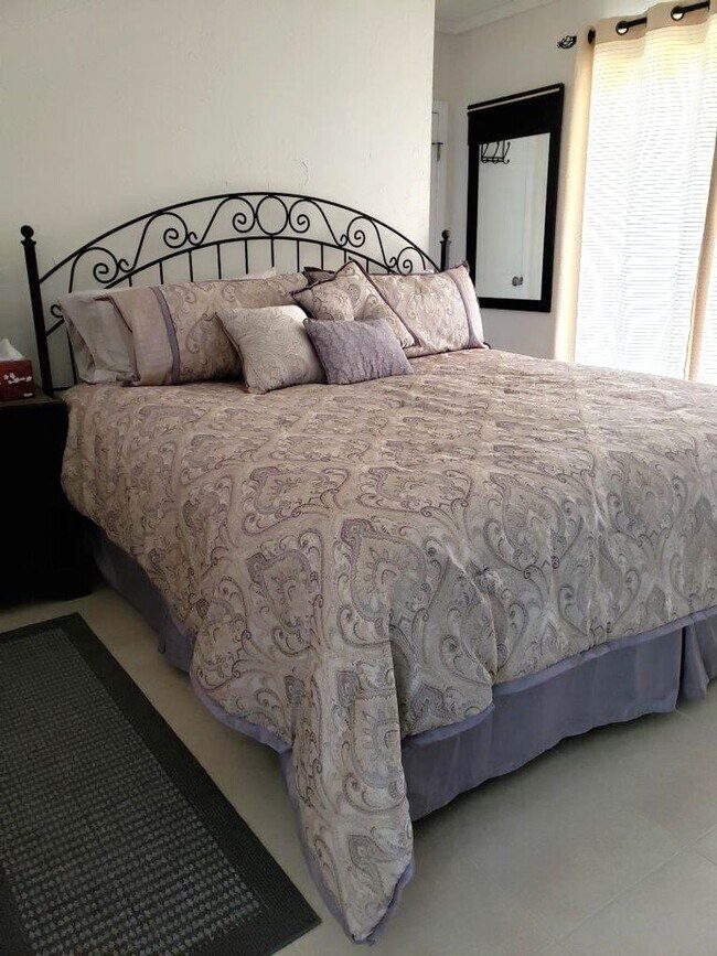 Building Photo - 2BR/2BA Venice Island Duplex Available April 2026