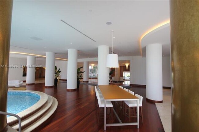 Building Photo - 5151 Collins Ave