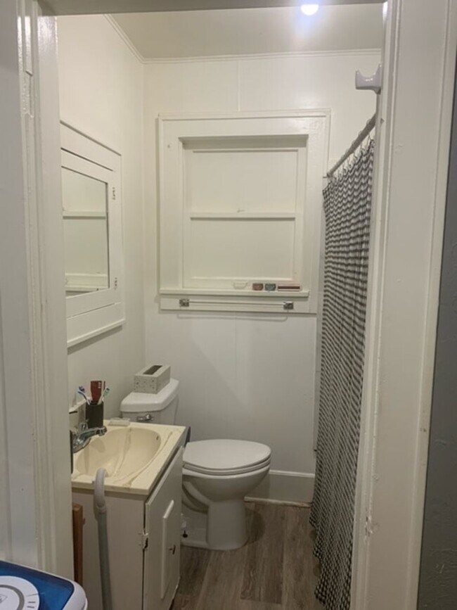Building Photo - Cozy 1 bed 1 Bath Close to OU Campus