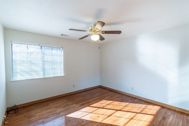 Building Photo - 2741 Seminole Dr