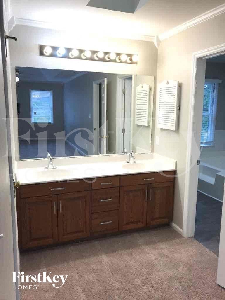 Building Photo - 3220 Ivy Creek Rd