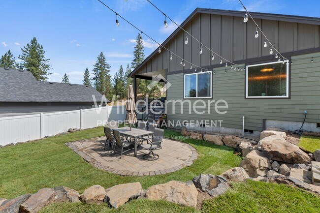Building Photo - * Coming Soon 08/15/2025*Furnished Executi...