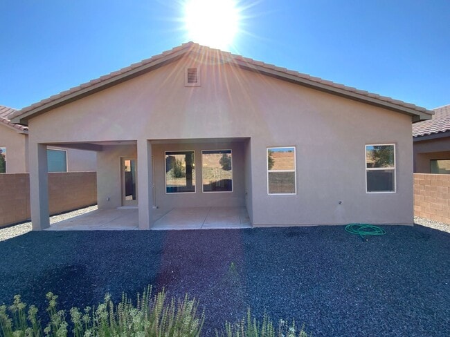 Building Photo - 4 Bedroom Single Story Home Available Near...
