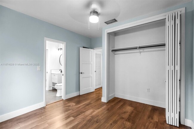 Building Photo - 4417 SW 14th St