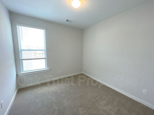 Building Photo - 105 Summer Tanager Dr