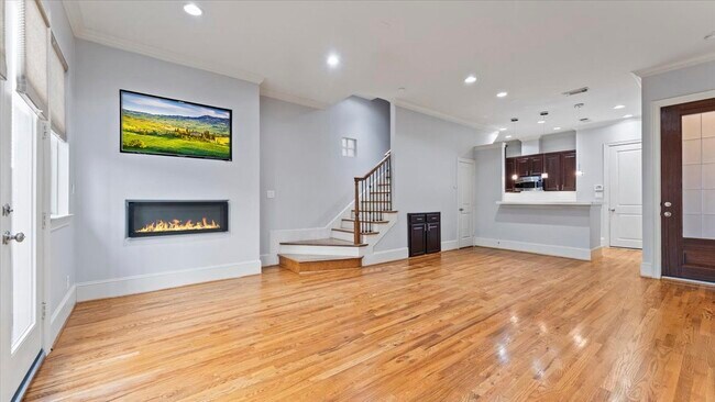 Building Photo - 931 W 23rd St