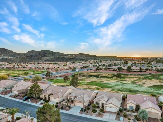 Building Photo - Beautiful Single-Story Home on the Golf Course in Sun City MacDonald Ranch (55+ Community)