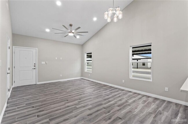 Building Photo - 2605 Woodpecker Rd