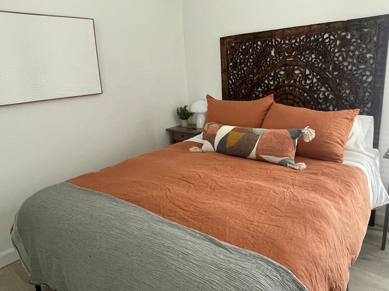 Building Photo - 32 28th Ave