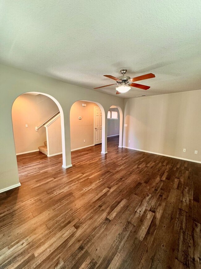 Building Photo - Beautiful Pet Friendly South Corvallis Home