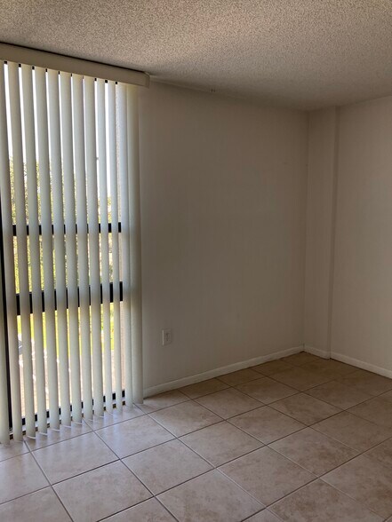Building Photo - 21405 Olean Blvd