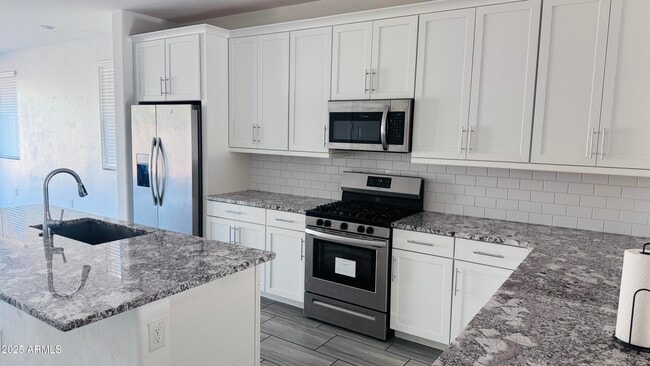 Building Photo - 9118 W Sells Dr