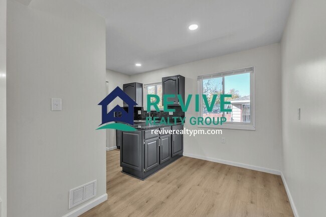 Building Photo - 15796 Kerstyn St