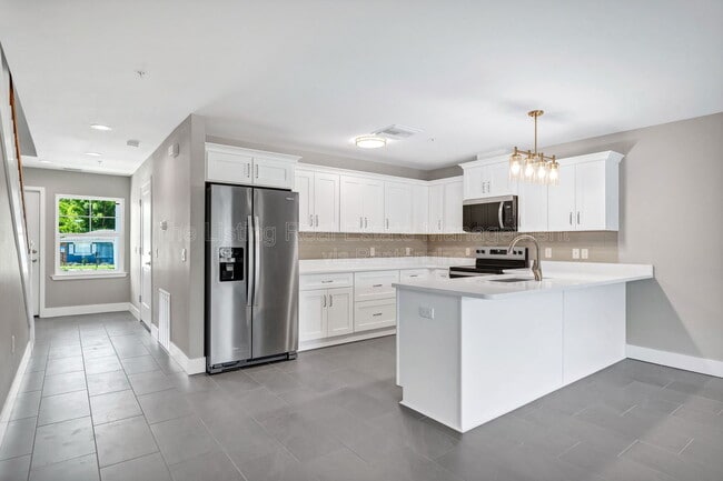 Building Photo - 37 SE 15th Terrace