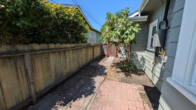 Building Photo - Laurel Street Triplex