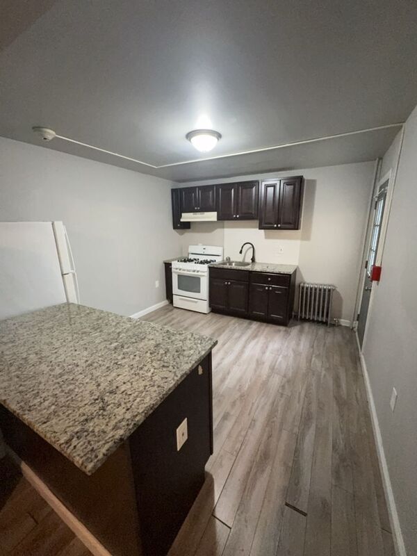 Building Photo - 209 Cattell St