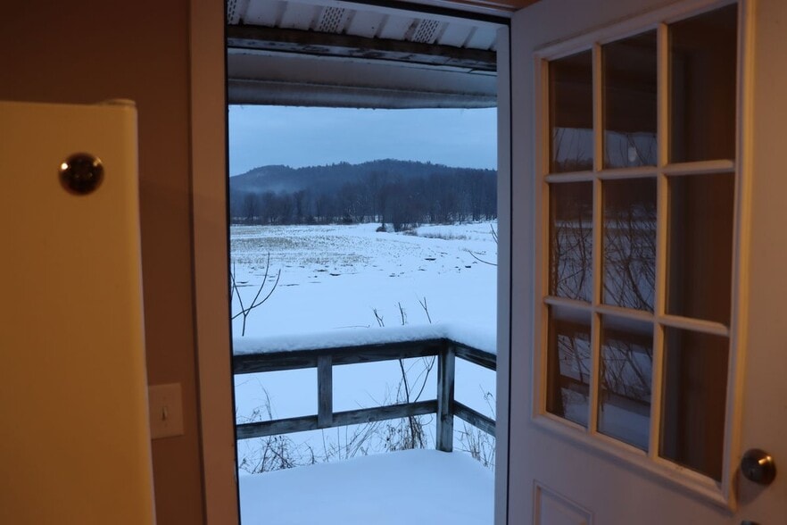 Building Photo - 311 Main St