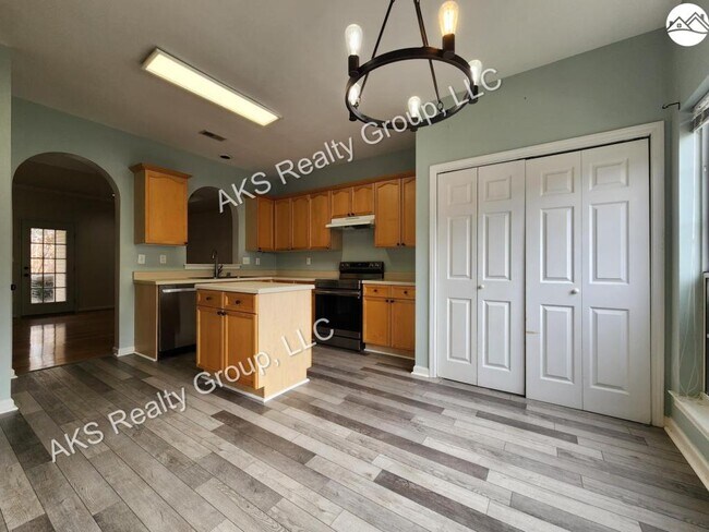 Building Photo - 617 Parkside Cir