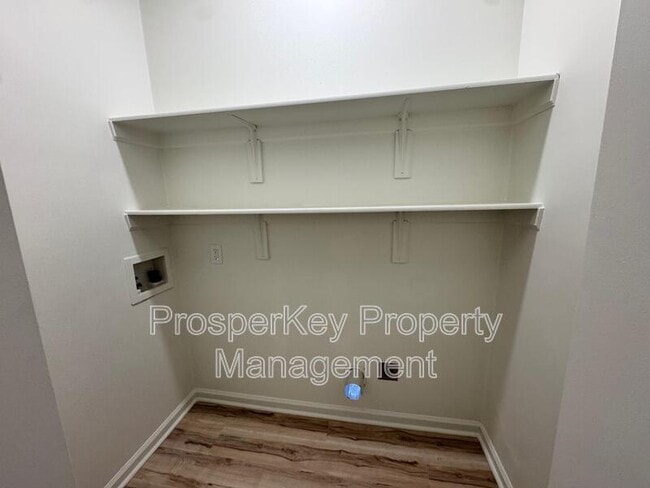 Building Photo - 3622 Vivian Ln