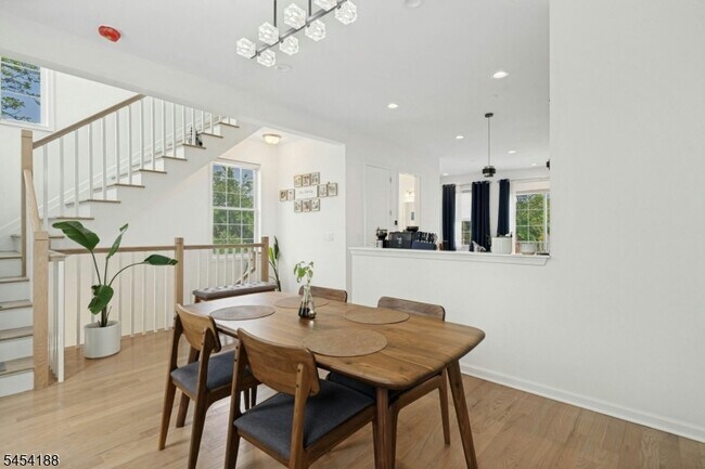 Building Photo - 62 Parkside Ln