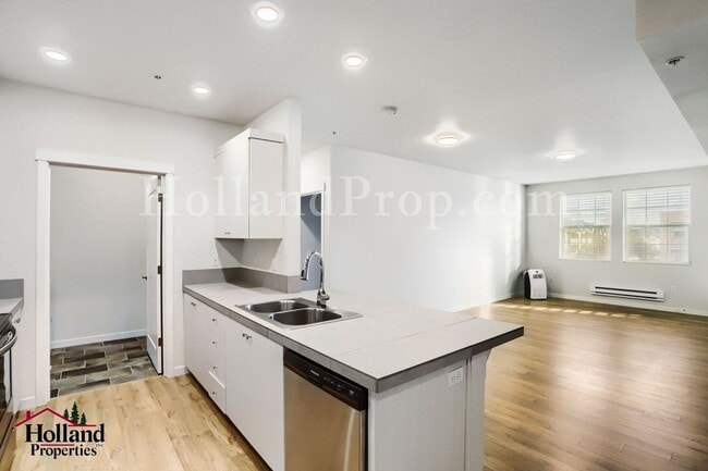 Building Photo - Well designed 2 bedroom home in beautiful Willsonville