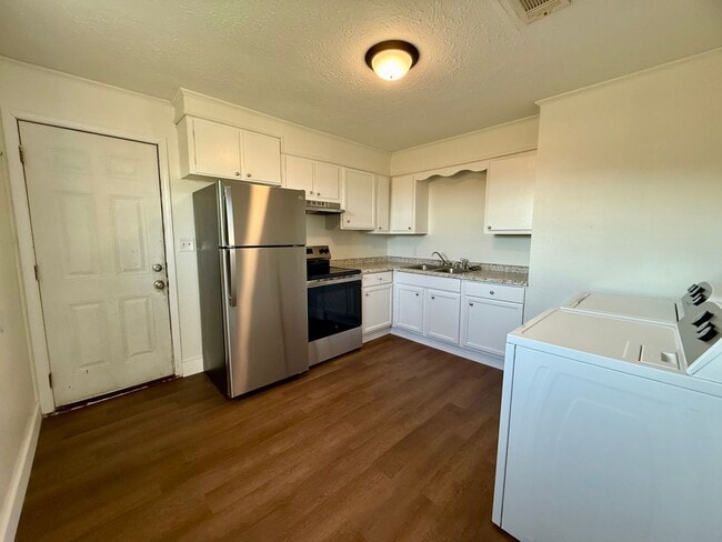 Building Photo - 3 Bedroom/1.Bathroom Home in Paragould AR - $1,150/month