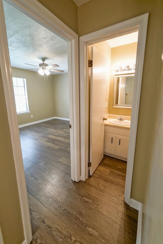 Building Photo - 2380 Hartsfield Way