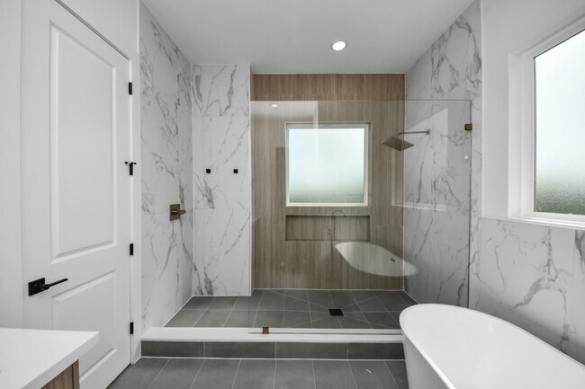 Building Photo - 6951 Foster St