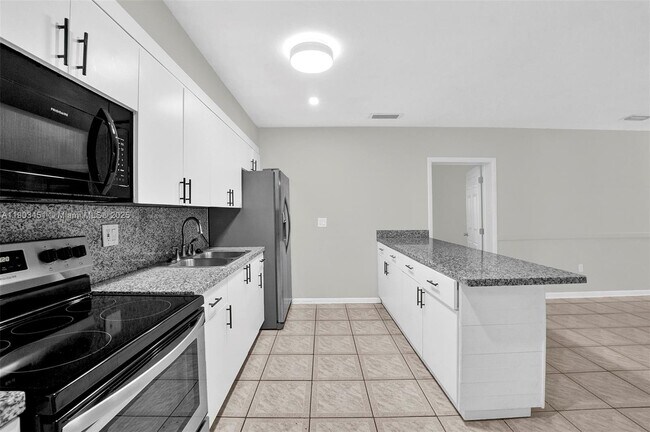 Building Photo - 12193 SW 82nd Ave