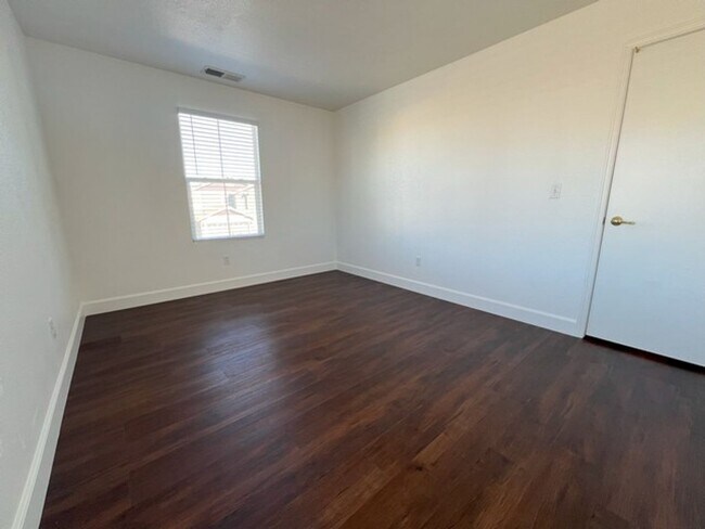 Building Photo - North Valley Four Bedroom Home