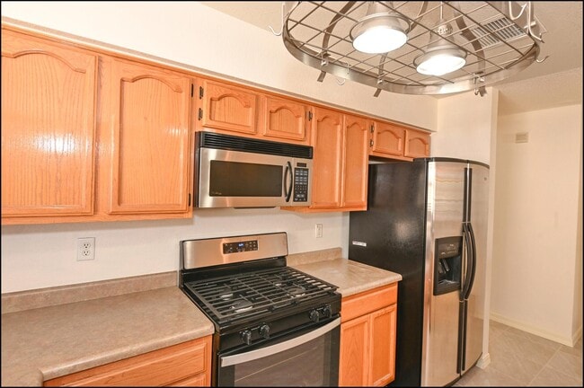 Building Photo - 648 Wind River Ave