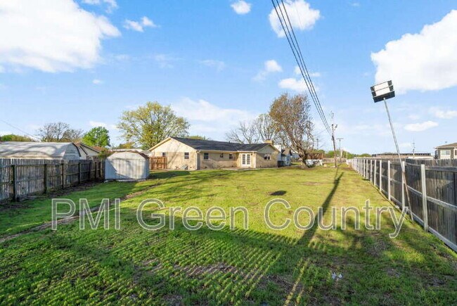 Building Photo - 1601 S 1st Pl