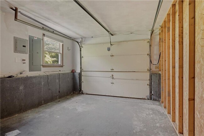 Building Photo - 18 Waterman St