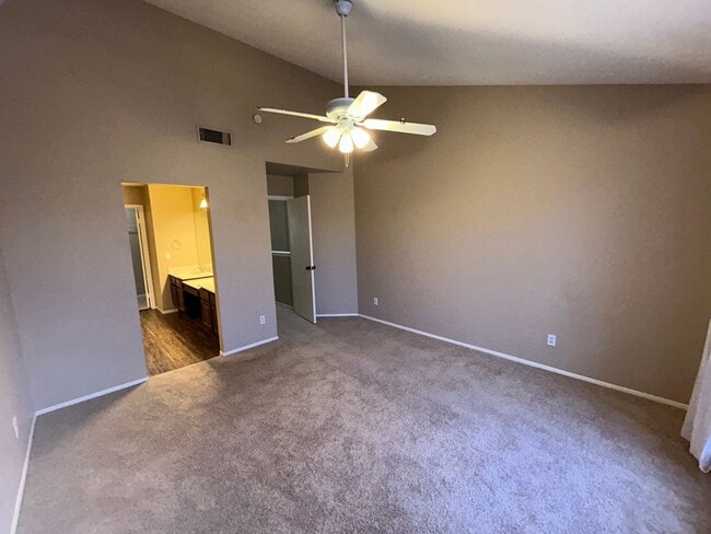 Building Photo - 521 E Kristal Way