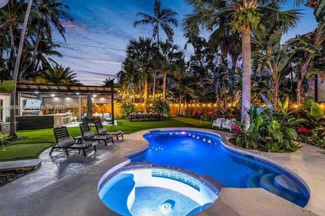 Building Photo - 110 SE 11th Ave