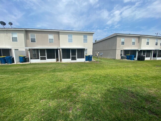 Building Photo - Welcome Home! Beautiful 3 Bedroom, 2.5 Bat...